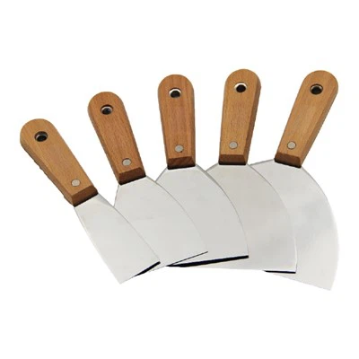 Cuchillo para masilla con mango de madera